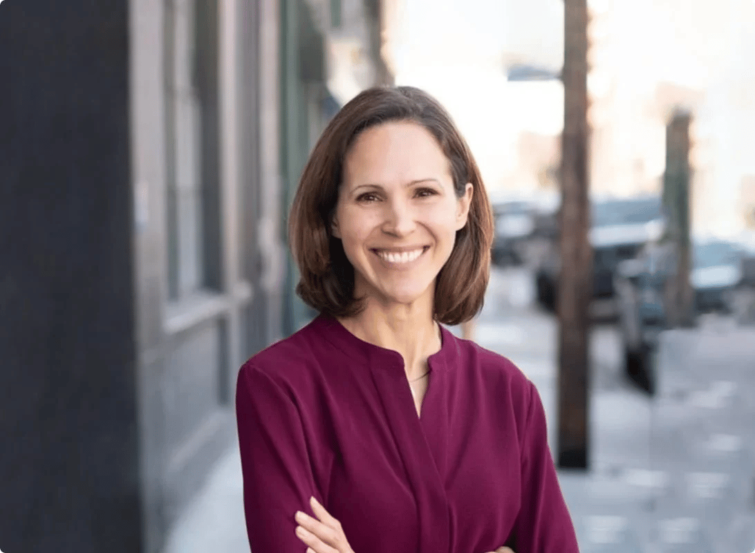 Alissa Starzak - Headshot